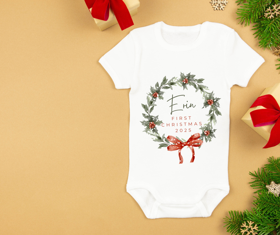 MY FIRST CHRISTMAS | Wreath Ribbon | Sleepsuit | Vest | Bib | Personalised | Baby’s 1st Christmas Outfit